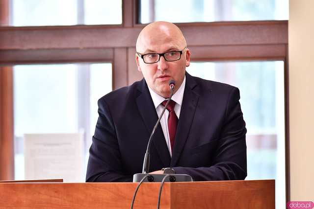 [FOTO] Prezydent Świdnicy z wotum zaufania i absolutorium. Żaden chodnik w mieście nie jest ani platformerski, ani pisowski, ani lewicowy