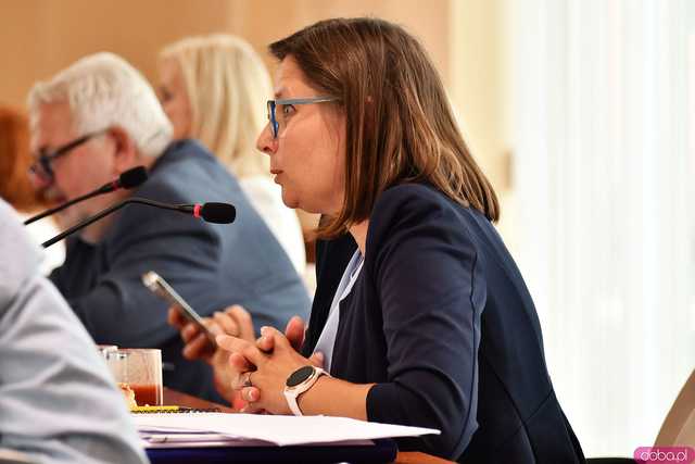 [FOTO] Prezydent Świdnicy z wotum zaufania i absolutorium. Żaden chodnik w mieście nie jest ani platformerski, ani pisowski, ani lewicowy