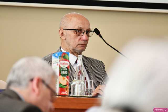 [FOTO] Prezydent Świdnicy z wotum zaufania i absolutorium. Żaden chodnik w mieście nie jest ani platformerski, ani pisowski, ani lewicowy