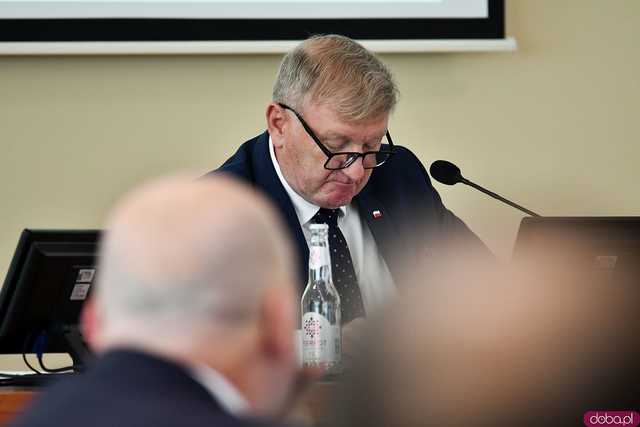 [FOTO] Prezydent Świdnicy z wotum zaufania i absolutorium. Żaden chodnik w mieście nie jest ani platformerski, ani pisowski, ani lewicowy