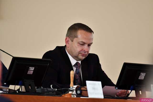 [FOTO] Prezydent Świdnicy z wotum zaufania i absolutorium. Żaden chodnik w mieście nie jest ani platformerski, ani pisowski, ani lewicowy