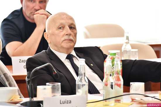 [FOTO] Prezydent Świdnicy z wotum zaufania i absolutorium. Żaden chodnik w mieście nie jest ani platformerski, ani pisowski, ani lewicowy