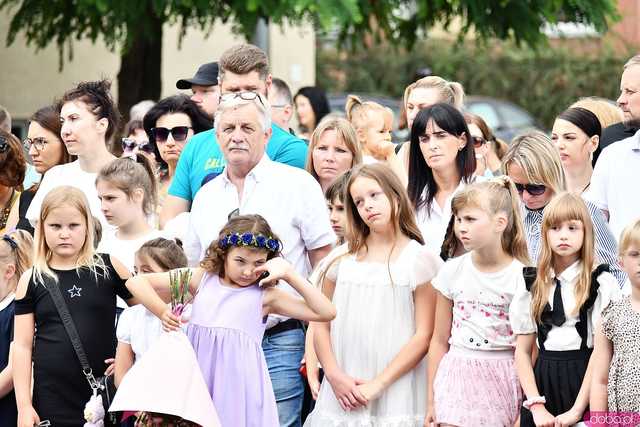 [WIDEO/FOTO] Uczniowie szóstki pożegnali rok szkolny i dotychczasową dyrektor