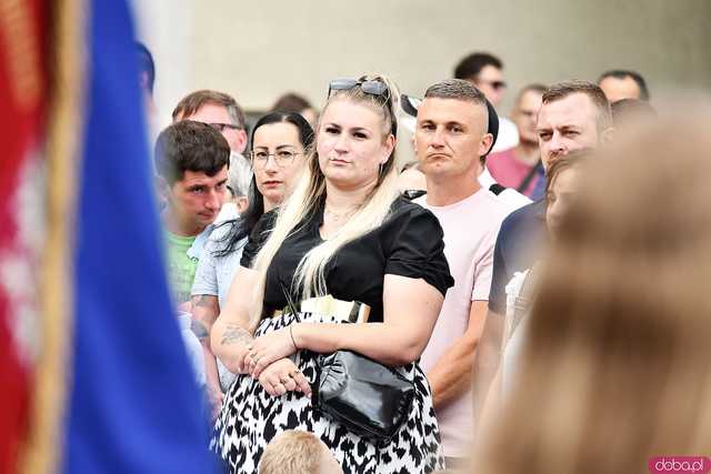 [WIDEO/FOTO] Uczniowie szóstki pożegnali rok szkolny i dotychczasową dyrektor