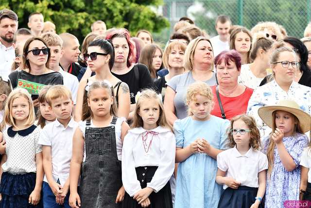 [WIDEO/FOTO] Uczniowie szóstki pożegnali rok szkolny i dotychczasową dyrektor