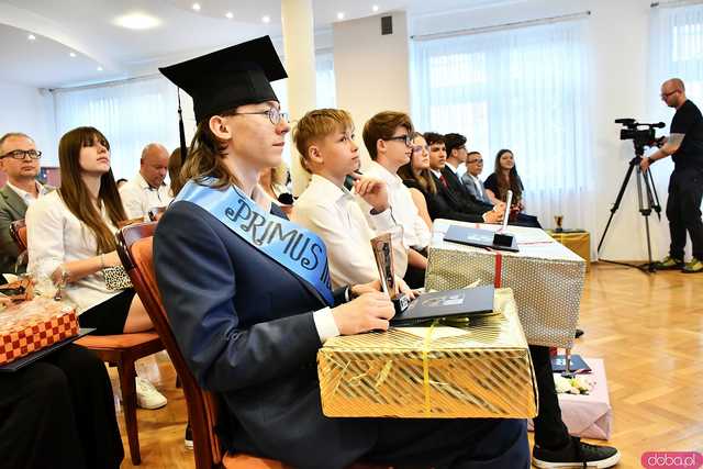[FOTO] Nagrodzono najlepszych uczniów świdnickich podstawówek
