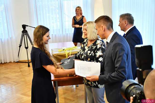 [FOTO] Nagrodzono najlepszych uczniów świdnickich podstawówek