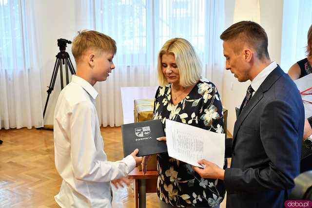 [FOTO] Nagrodzono najlepszych uczniów świdnickich podstawówek
