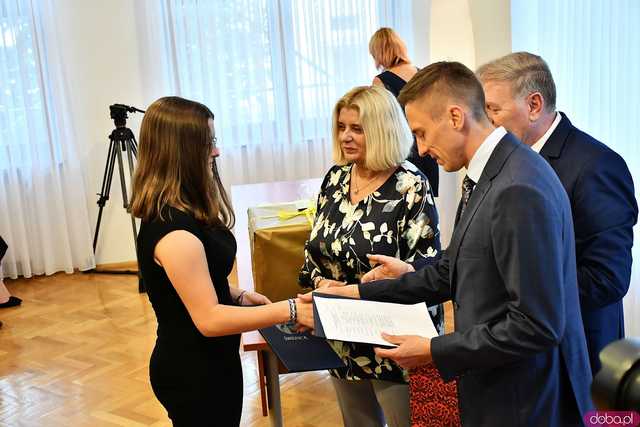 [FOTO] Nagrodzono najlepszych uczniów świdnickich podstawówek