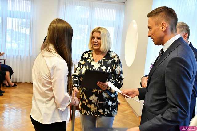 [FOTO] Nagrodzono najlepszych uczniów świdnickich podstawówek