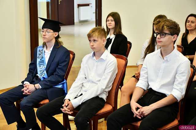 [FOTO] Nagrodzono najlepszych uczniów świdnickich podstawówek