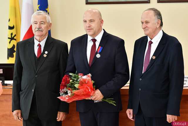 [FOTO] Zakończenie wieloletniej pracy na rzecz miasta i uhonorowanie radnego oraz prezydent