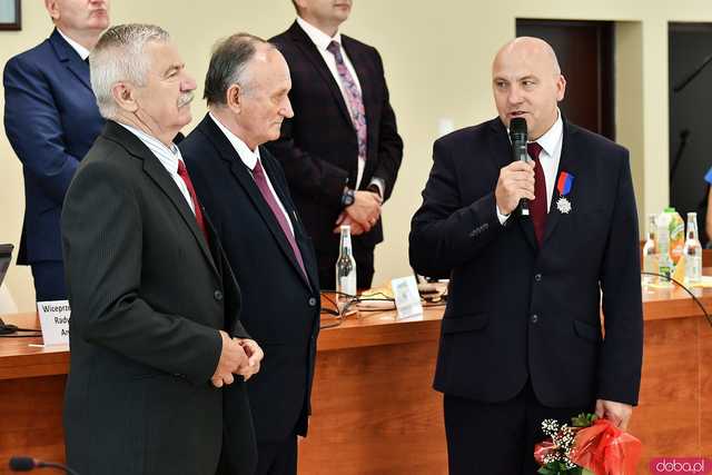 [FOTO] Zakończenie wieloletniej pracy na rzecz miasta i uhonorowanie radnego oraz prezydent