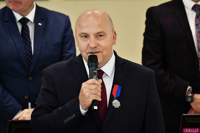 [FOTO] Zakończenie wieloletniej pracy na rzecz miasta i uhonorowanie radnego oraz prezydent