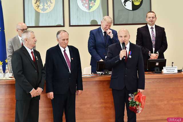 [FOTO] Zakończenie wieloletniej pracy na rzecz miasta i uhonorowanie radnego oraz prezydent