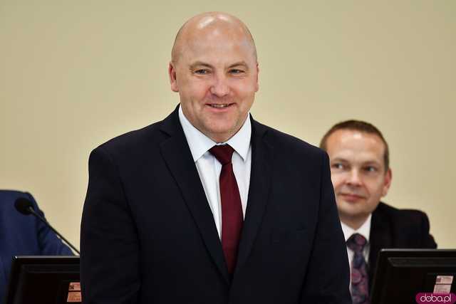 [FOTO] Zakończenie wieloletniej pracy na rzecz miasta i uhonorowanie radnego oraz prezydent