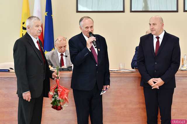 [FOTO] Zakończenie wieloletniej pracy na rzecz miasta i uhonorowanie radnego oraz prezydent