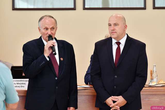 [FOTO] Zakończenie wieloletniej pracy na rzecz miasta i uhonorowanie radnego oraz prezydent