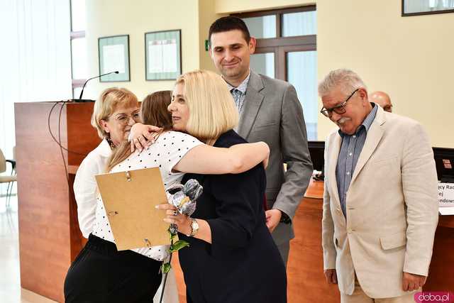[FOTO] Zakończenie wieloletniej pracy na rzecz miasta i uhonorowanie radnego oraz prezydent