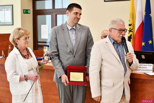 [FOTO] Zakończenie wieloletniej pracy na rzecz miasta i uhonorowanie radnego oraz prezydent