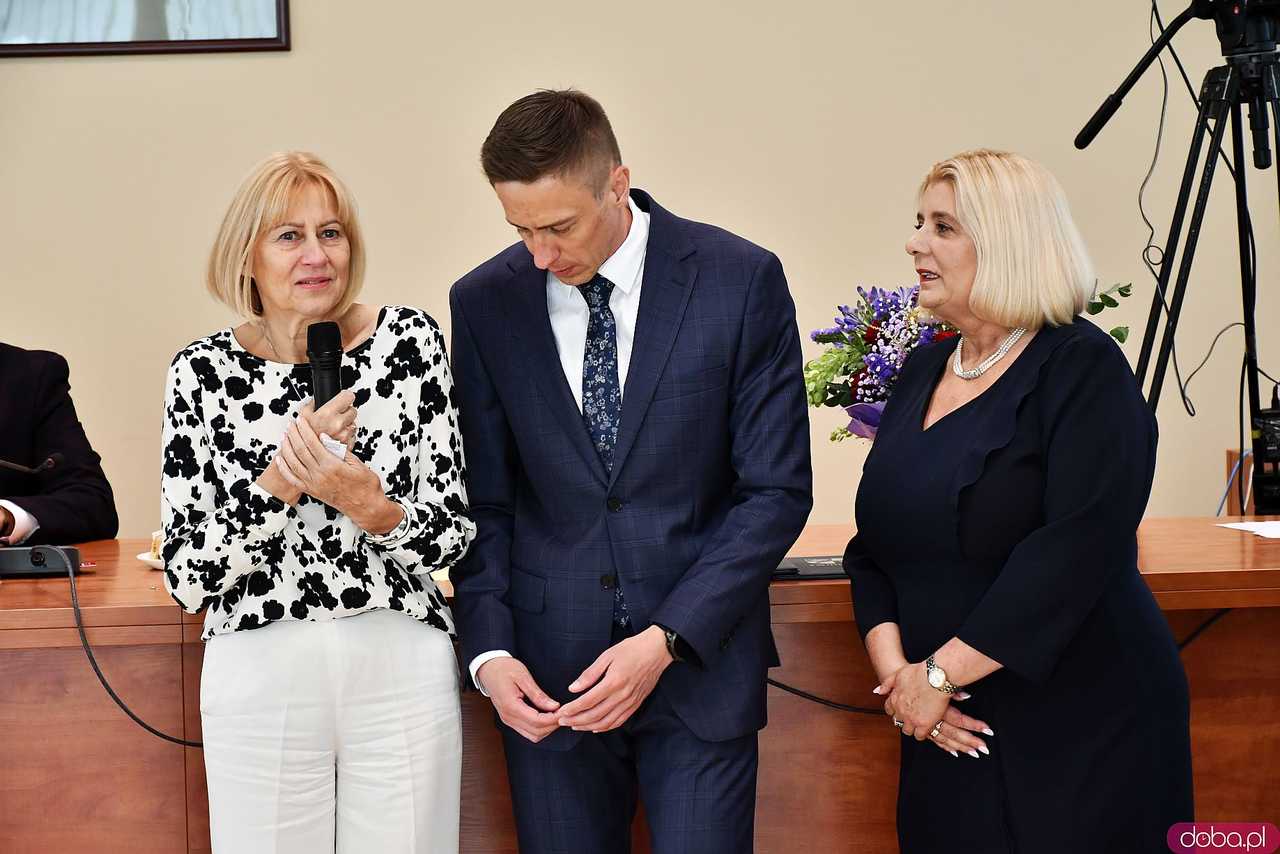 [FOTO] Zakończenie wieloletniej pracy na rzecz miasta i uhonorowanie radnego oraz prezydent