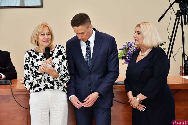 [FOTO] Zakończenie wieloletniej pracy na rzecz miasta i uhonorowanie radnego oraz prezydent