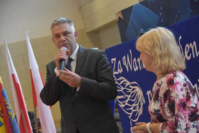 [FOTO] Uczniowie z gminy Świdnica zakończyli rok szkolny. Najlepszych prymusów nagrodzono