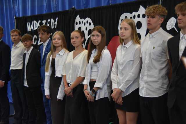 [FOTO] Uczniowie z gminy Świdnica zakończyli rok szkolny. Najlepszych prymusów nagrodzono
