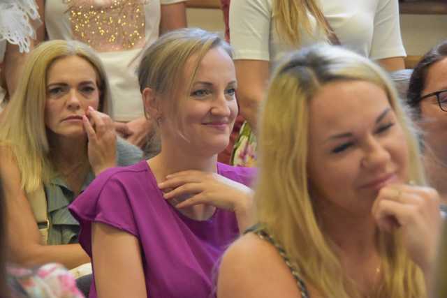 [FOTO] Uczniowie z gminy Świdnica zakończyli rok szkolny. Najlepszych prymusów nagrodzono