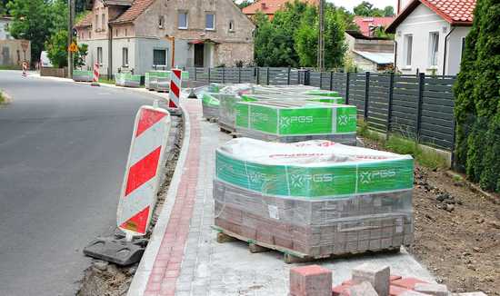 [FOTO] Trwa budowa chodnika w Roztoce
