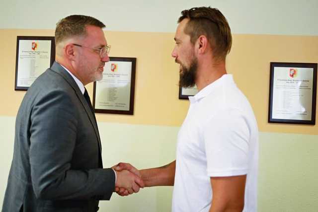 [FOTO] Burmistrz Żarowa z absolutorium. Budowaliśmy wspólnie gminę nowoczesną, solidarną i odpowiedzialną.
