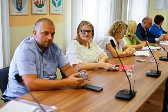 [FOTO] Burmistrz Żarowa z absolutorium. Budowaliśmy wspólnie gminę nowoczesną, solidarną i odpowiedzialną.