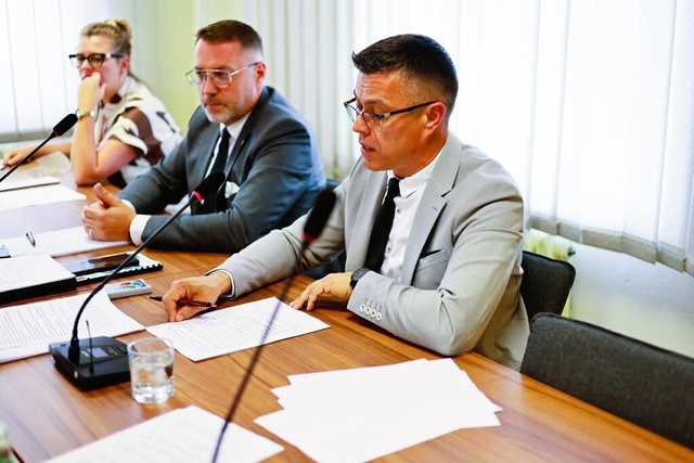 [FOTO] Burmistrz Żarowa z absolutorium. Budowaliśmy wspólnie gminę nowoczesną, solidarną i odpowiedzialną.
