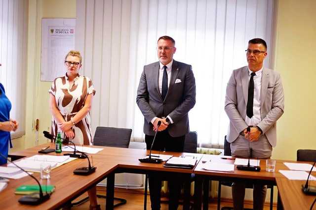 [FOTO] Burmistrz Żarowa z absolutorium. Budowaliśmy wspólnie gminę nowoczesną, solidarną i odpowiedzialną.