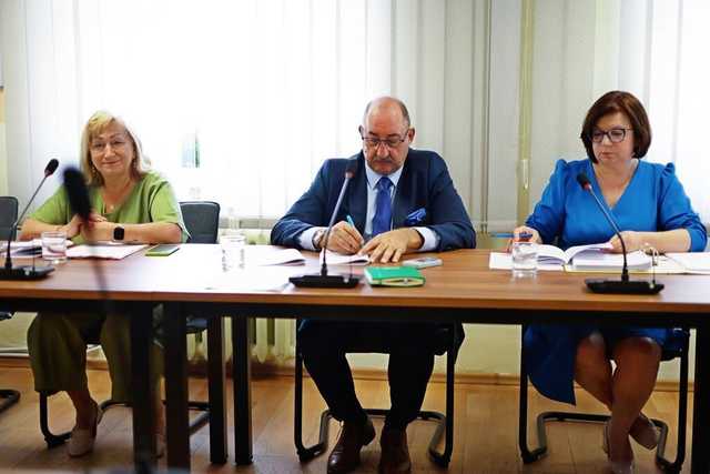 [FOTO] Burmistrz Żarowa z absolutorium. Budowaliśmy wspólnie gminę nowoczesną, solidarną i odpowiedzialną.