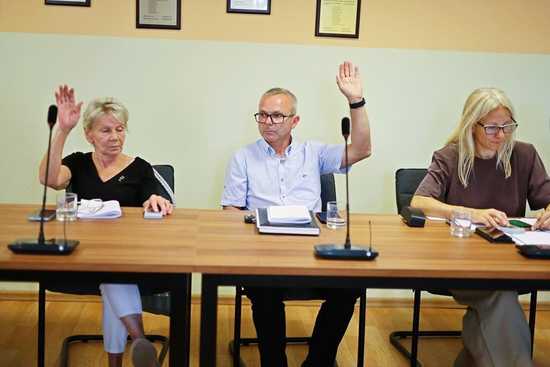 [FOTO] Burmistrz Żarowa z absolutorium. Budowaliśmy wspólnie gminę nowoczesną, solidarną i odpowiedzialną.