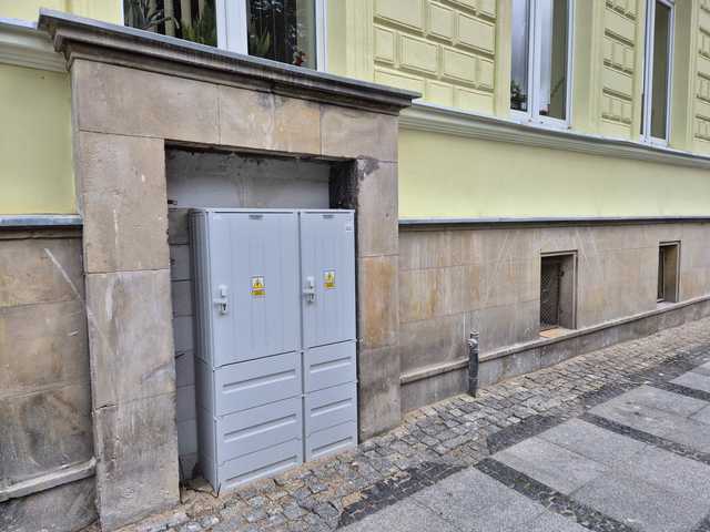 [FOTO] W okresie wakacyjnym dalszy ciąg renowacji placówek oświatowych. Co zostanie wykonane?