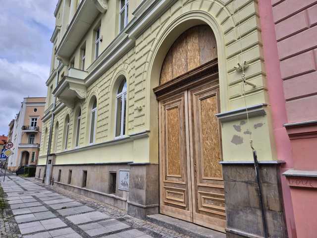 [FOTO] W okresie wakacyjnym dalszy ciąg renowacji placówek oświatowych. Co zostanie wykonane?