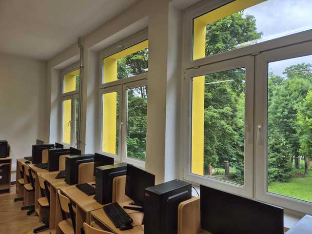 [FOTO] W okresie wakacyjnym dalszy ciąg renowacji placówek oświatowych. Co zostanie wykonane?