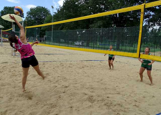 [FOTO] Rywalizowali w 1. Otwartym Turnieju plażówki