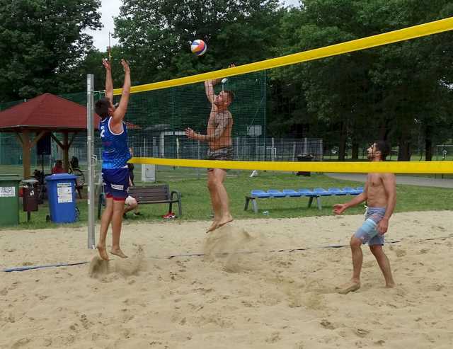 [FOTO] Rywalizowali w 1. Otwartym Turnieju plażówki