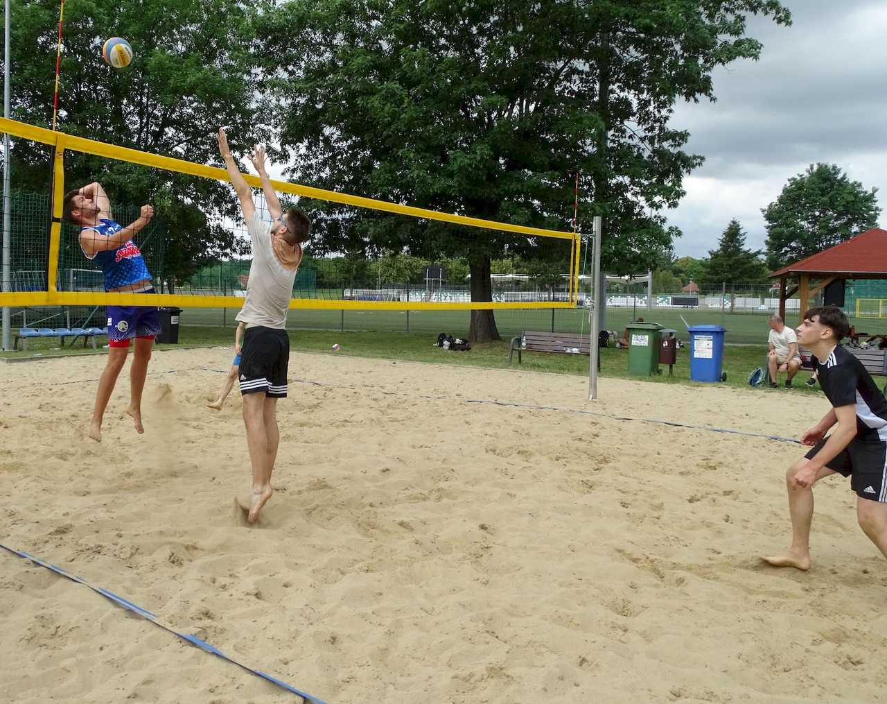 [FOTO] Rywalizowali w 1. Otwartym Turnieju plażówki