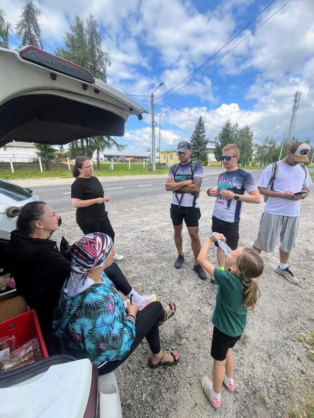 [FOTO] Przemaszerowali 58 kilometrów, aby wesprzeć leczenie i rehabilitację Kuby