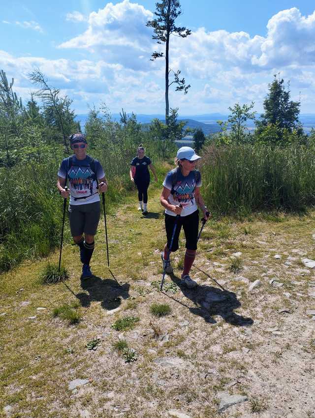[FOTO] Przemaszerowali 58 kilometrów, aby wesprzeć leczenie i rehabilitację Kuby