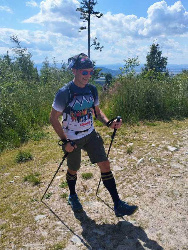 [FOTO] Przemaszerowali 58 kilometrów, aby wesprzeć leczenie i rehabilitację Kuby