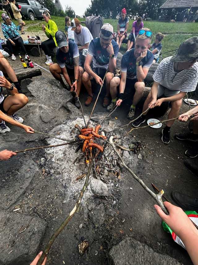 [FOTO] Przemaszerowali 58 kilometrów, aby wesprzeć leczenie i rehabilitację Kuby