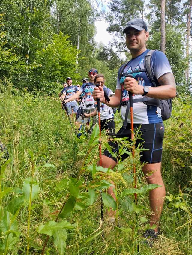 [FOTO] Przemaszerowali 58 kilometrów, aby wesprzeć leczenie i rehabilitację Kuby