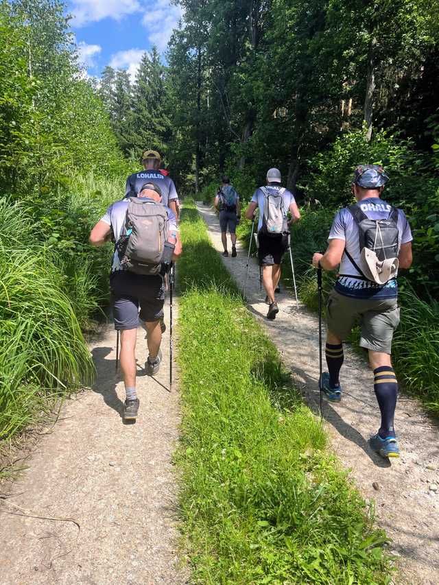 [FOTO] Przemaszerowali 58 kilometrów, aby wesprzeć leczenie i rehabilitację Kuby