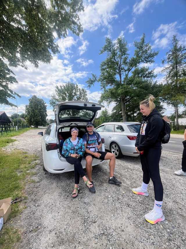 [FOTO] Przemaszerowali 58 kilometrów, aby wesprzeć leczenie i rehabilitację Kuby
