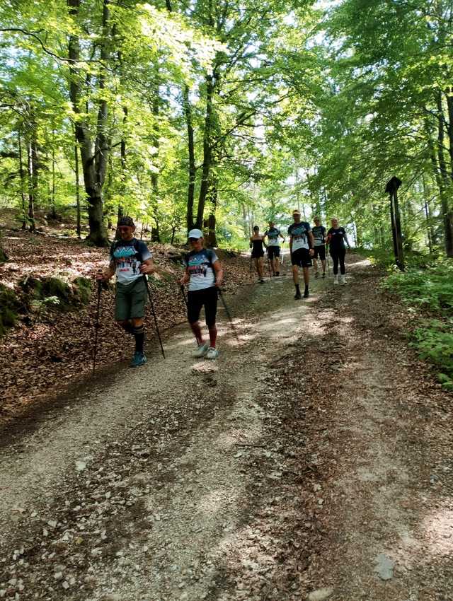 [FOTO] Przemaszerowali 58 kilometrów, aby wesprzeć leczenie i rehabilitację Kuby